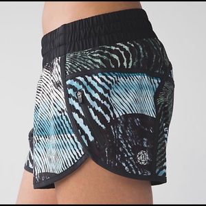 Lululemon 2016 Seawheeze Tracker Shorts - Size 6
